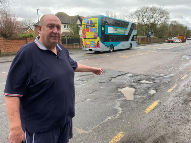 Darren Henry MP discusses with a resident the state of the roads at Bilborough Road