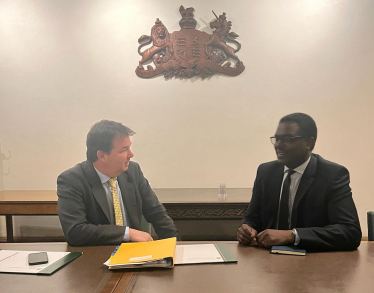 Darren Henry MP discusses potholes with the Minister