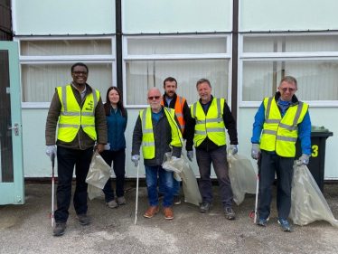 Darren Henry MP takes part in Kimberley Town Council's Big Clean 